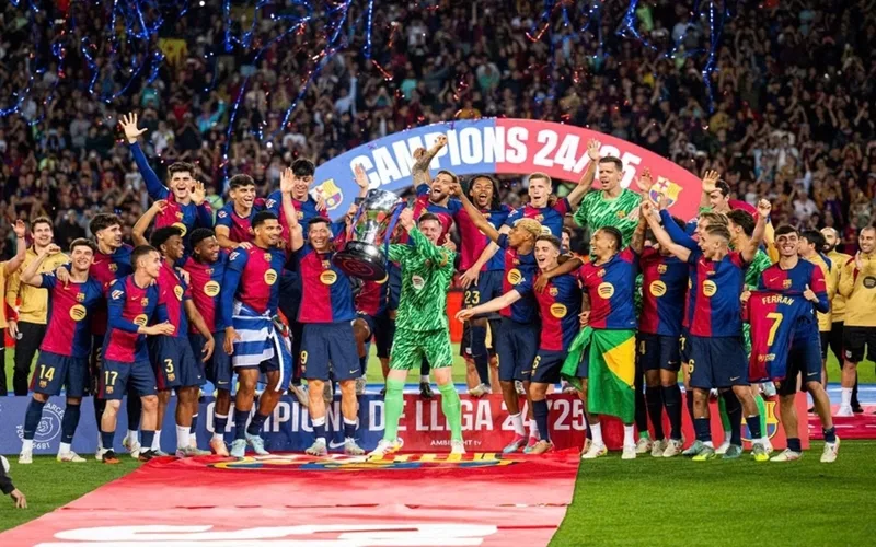 hlv barca 2025 hansi flick va hanh trinh dua barcelona tro lai dinh cao